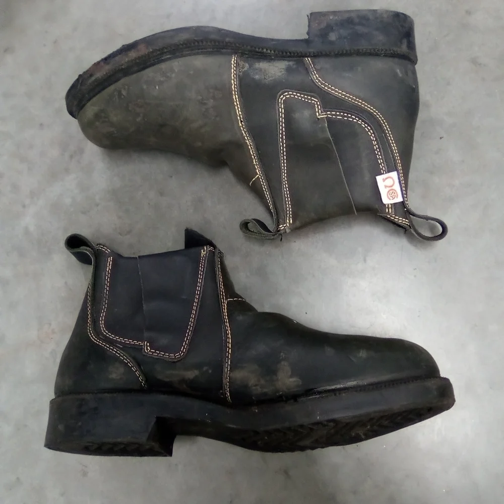 Caboodles Black Sturdy Boots with Chevron Tread